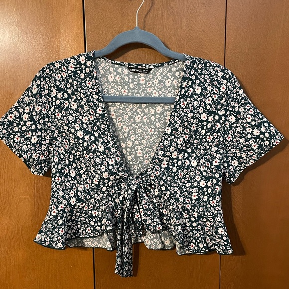 BUNDLE cropped tie front shirts - Picture 7 of 8